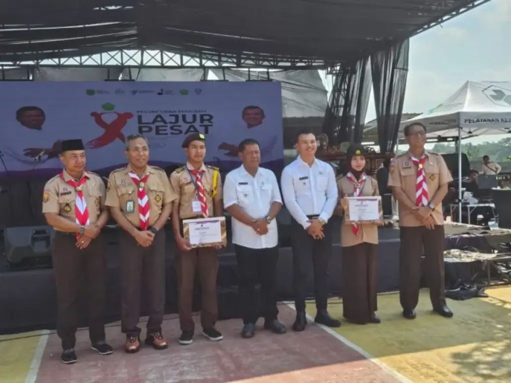 Bupati-Majalengka-Eman-Suherman-Luncurkan-Program-Lajur-Pesat