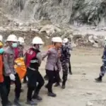 Evakuasi-Korban-Longsor-Gunung-Kuda