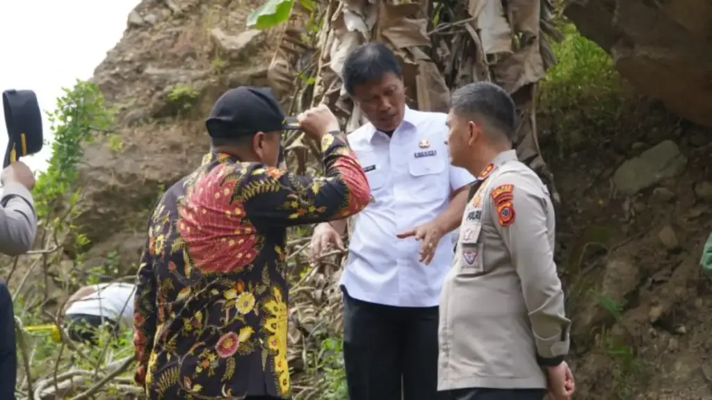 tinjau lokasi kejadian