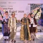 Wali-Kota-Cirebon-Effendi-Edo-Tampilkan-Busana-Ecoprint-Daun-Jati