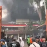 Gedung-DPRD-Kabupaten-Cirebon-Dibakar