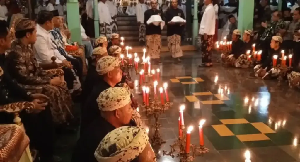 Upacara-Panjang-Jimat-Keraton-Kasepuhan