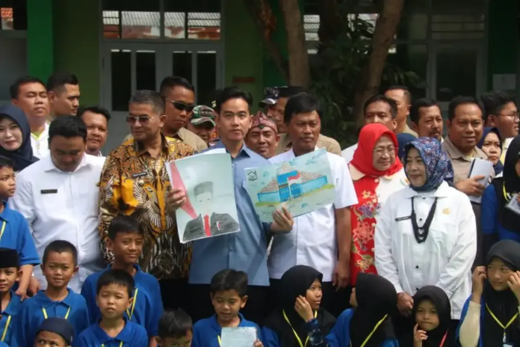 Gibran di Cirebon: Tinjau Sekolah Rakyat yang Asramakan 74 Siswa Pra Sejahtera Sekolah Rakyat