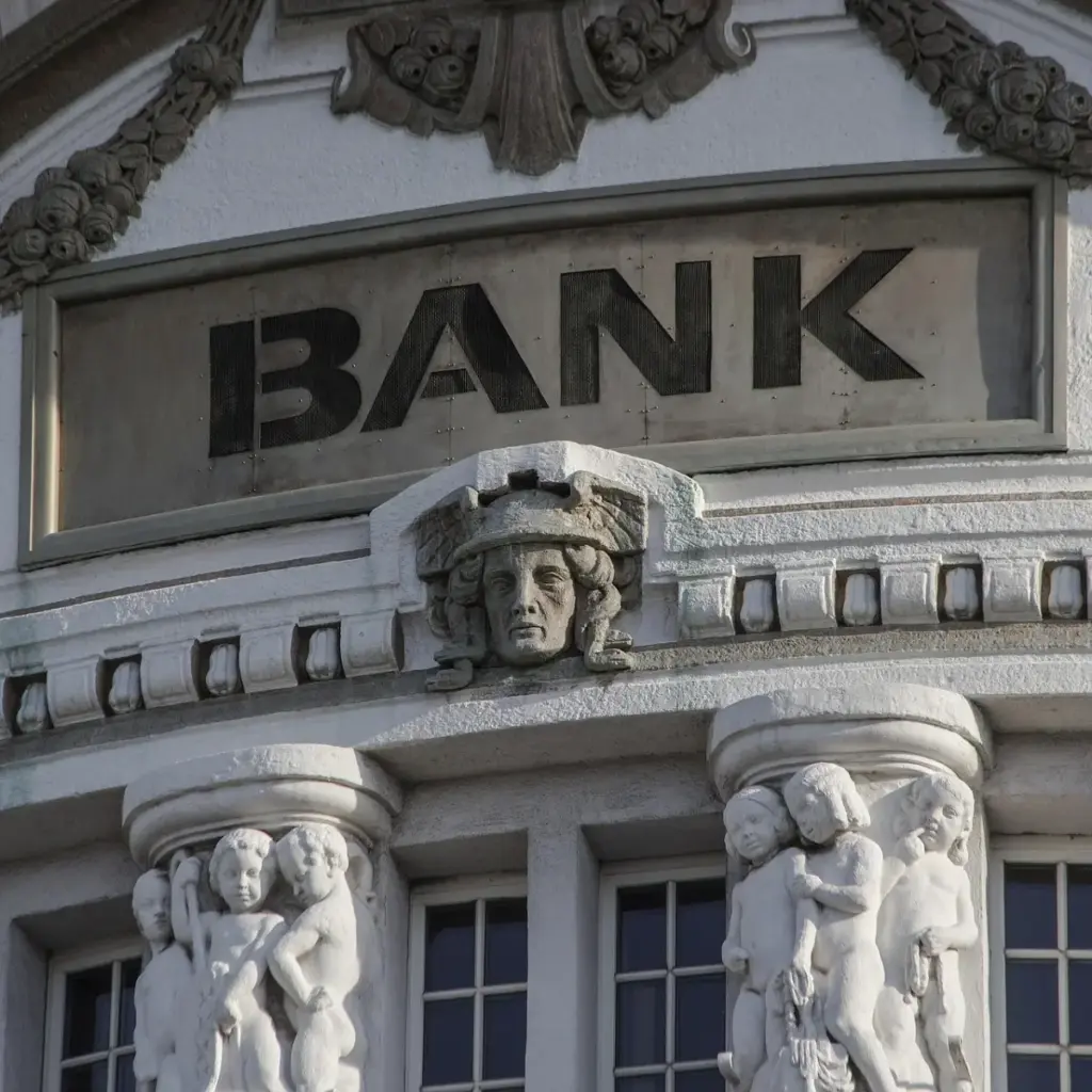 Pakar Unesa: Bukan Cuma Ganti Rugi! Bank Terancam Pidana jika Hilangkan Uang Nasabah Bank
