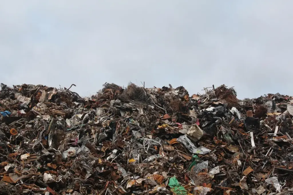 Cirebon Akui 'Gagal Total' Atasi Sampah Desa, Solusi 'Duit Sirkular' Diterapkan, Warga Siap Panen Cuan Sampah