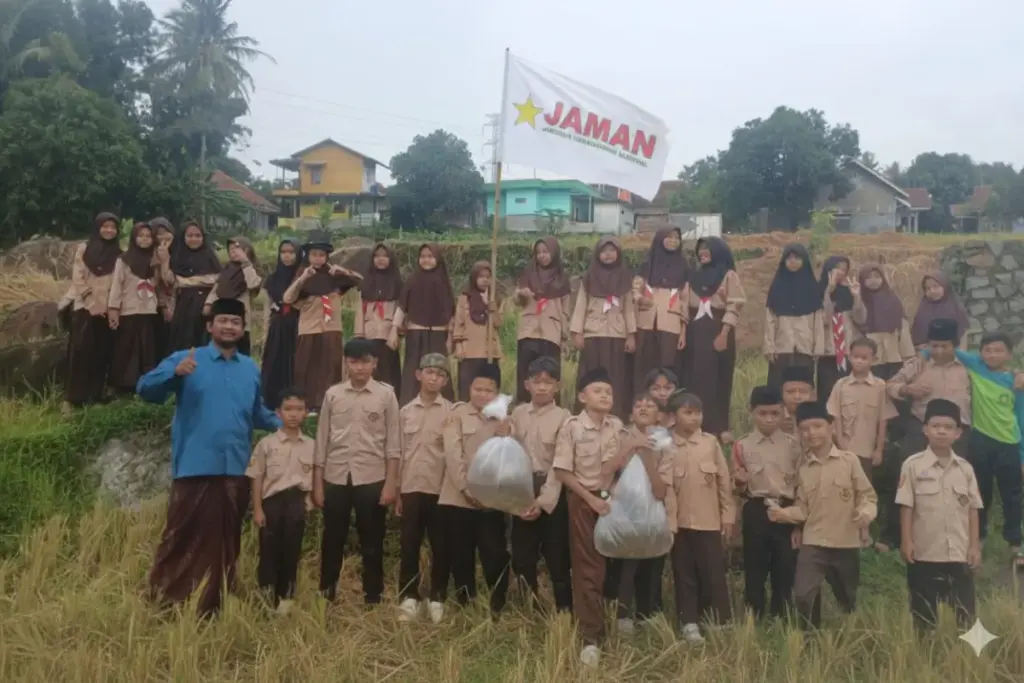 Tebar 100.000 Benih Nilem di Sungai Cijejeng, JAMAN Tanamkan Ekoteologi sejak Dini untuk Kedaulatan Pangan Aksi-Konservasi-Sungai-Cijejeng