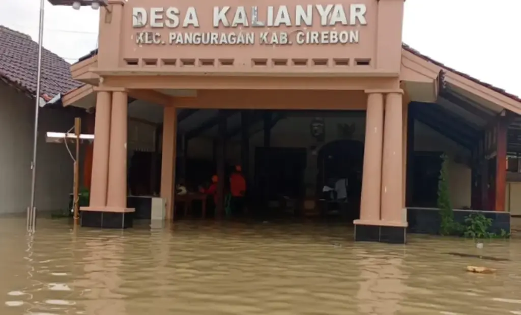 Tanggul Sungai Jebol Picu Banjir Masif di Cirebon, 9 Desa Terendam, 6.300 Lebih Jiwa Terdampak Banjir-Kalianyar-Panguragan-Cirebon