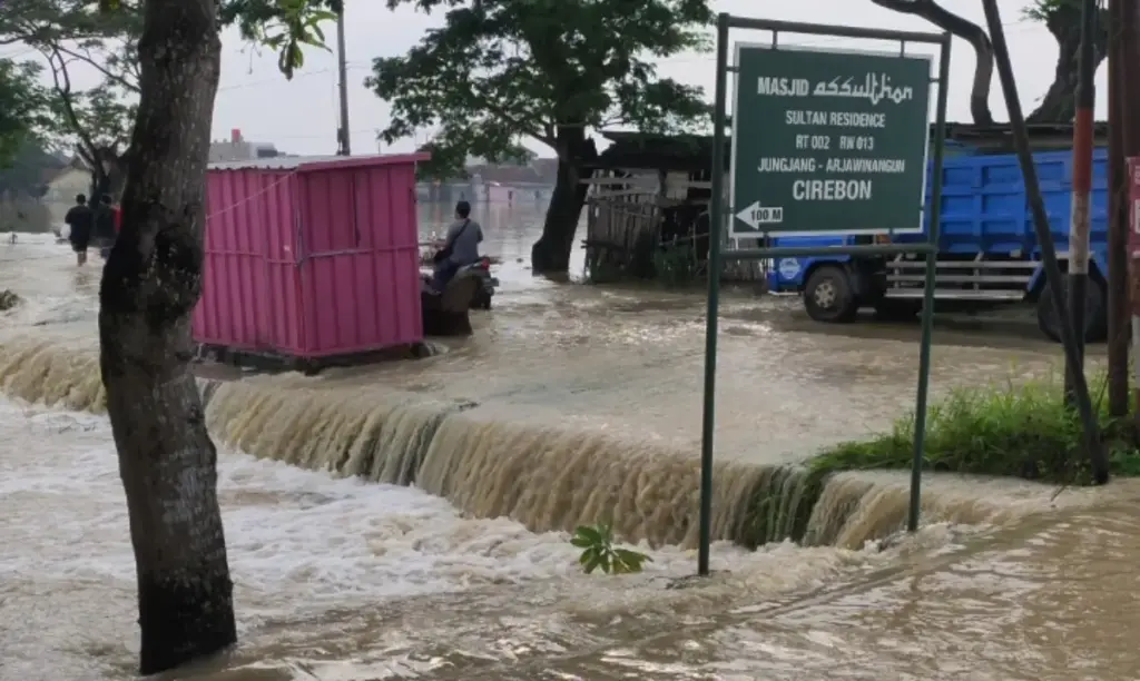 MELUAS! Banjir Cirebon Kepung 22 Desa, BPBD Sebut 6.530 Warga Terdampak dan Infrastruktur Kritis Terancam Banjir-Jungjang-Arjawinangun-Cirebon