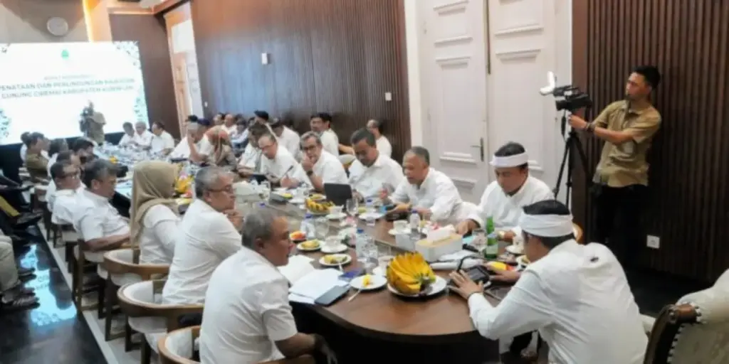 Bahas-Penertiban-Air-Ilegal-TNGC