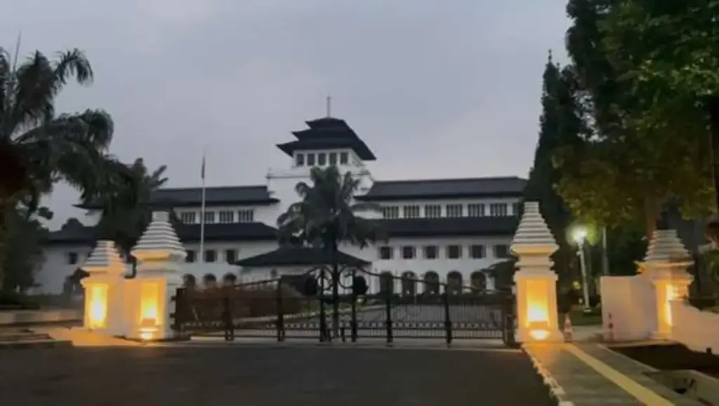Gedung-Sate-Bandung-Soal-Pencairan-PPPK