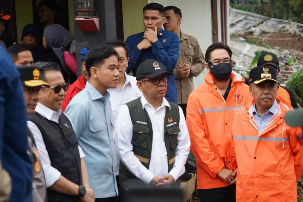 Tinjau-Longsor-Cisarua