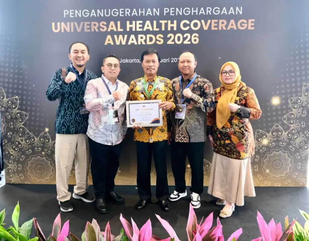 Kota-Cirebon-Raih-Trofi-UHC-Awards-2026