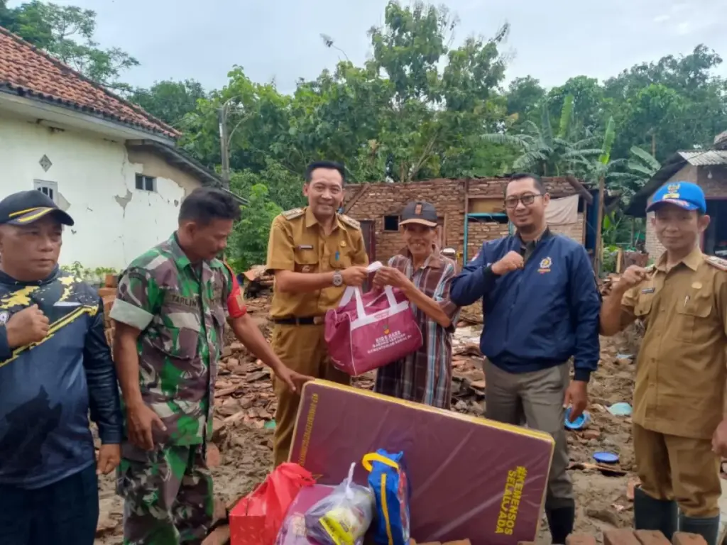 Logistik-Korban-Banjir-Indramayu