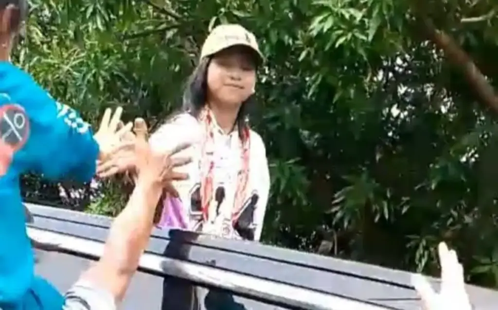 April-DA7-Disambut-Lautan-Manusia