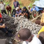 Bupati-Kuningan-Dian-Rachmat-Yanuar-dan-Penambang