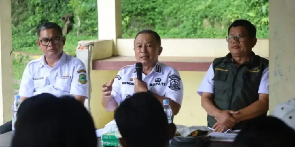 Darurat Ekologi Cigugur: Ratusan Ikan Dewa Mati Massal, Bupati Kuningan Instruksikan Karantina Total Bupati-Kuningan-Dian-Rachmat-Yanuar