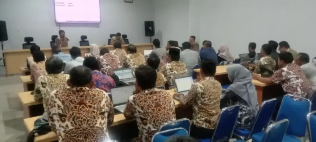 Target 2026: Seluruh Desa di Kabupaten Cirebon Wajib Digital, Diskominfo Perkuat SPBE Bimtek-Sistem-Informasi-Desa