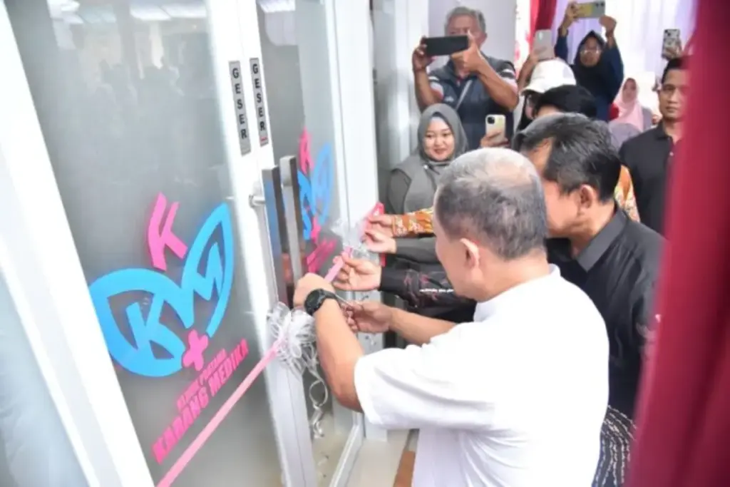 Bantu Beban APBD, Klinik Karang Medika Ciawigebang Resmi Beroperasi: Ada Ambulans Gratis! Bupati-Kuningan-Dian-Rachmat-Yanuar