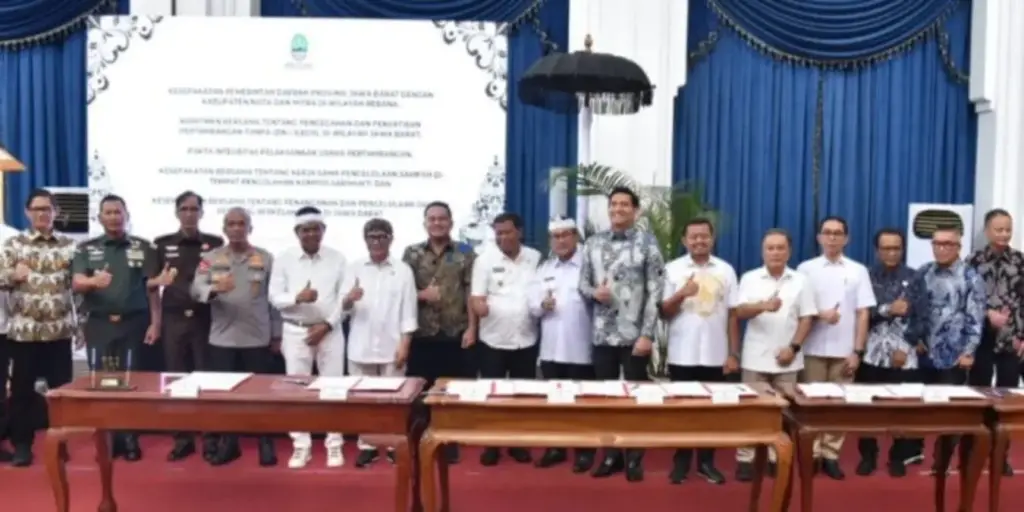 Kuningan Jadi 'Paru-Paru' Rebana, Gubernur Dedi Mulyadi: Lebih Baik Banyak Pohon daripada Uang Komitmen-Kuningan-Paru-Paru-Jawa-Barat