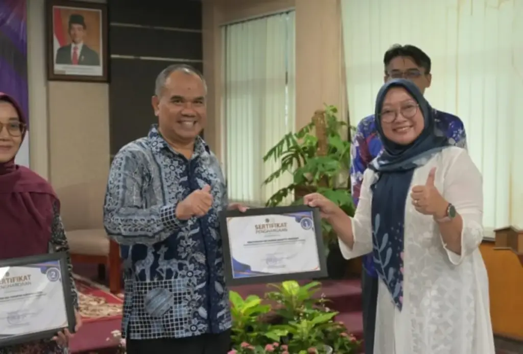 Indramayu 'Surganya Ikan', Pasok 33% Produksi Perikanan Jawa Barat Tahun 2026 DPK-Indramayu-Penghargaab-Produksi-Ikan