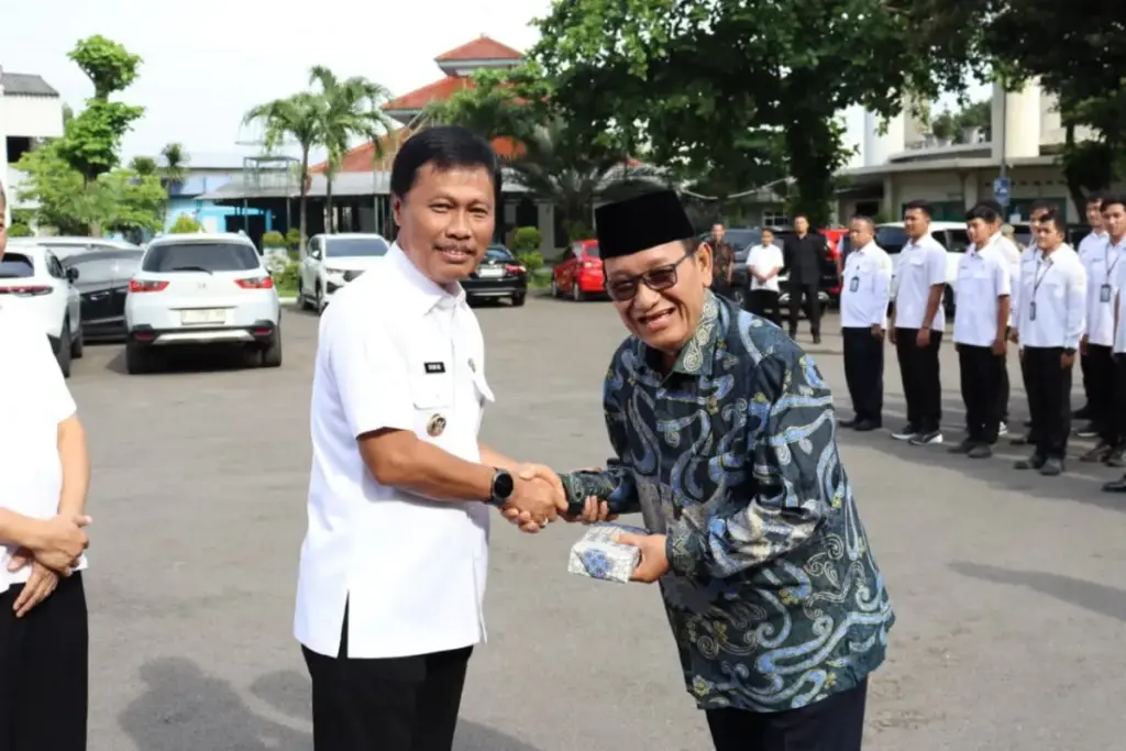 Wali Kota Cirebon Lepas Dirut Perumda Air Minum di Hari Pertama Kerja: Kantor Itu Rumah Kedua! Wali-Kota-Cirebon-Effendi-Edo