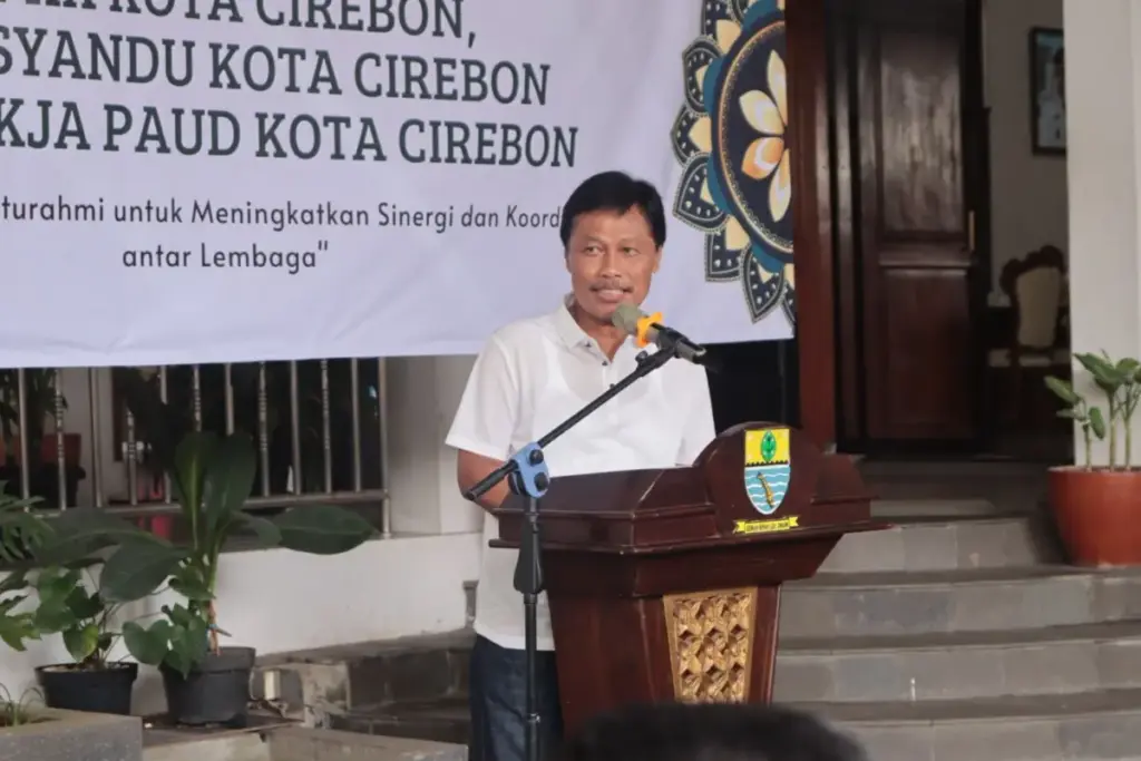 Wali Kota Cirebon Sentil Budaya 'Peta-petaan' di Instansi: Kerja Itu untuk Rakyat, Bukan Kelompok! Wali-Kota-Cirebon-Effendi-Edo