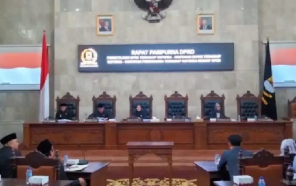 DPRD Kabupaten Cirebon Sahkan 3 Perda Strategis, Solusi Bansos Salah Sasaran hingga Proteksi Nelayan Pesisir Sophi-Zulfia