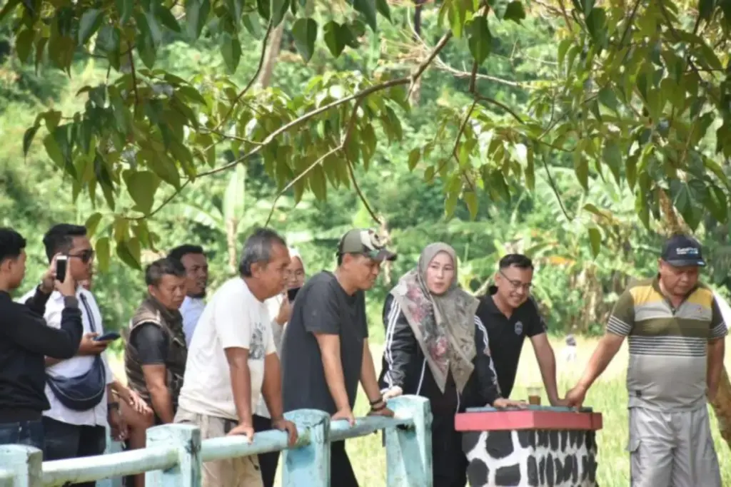 Pasca Banjir Cisanggarung: Wabup Kuningan Sidak Dapur MBG dan Percepat Logistik di Karangsari Wabup-Kuningan-Tuti-Andriani