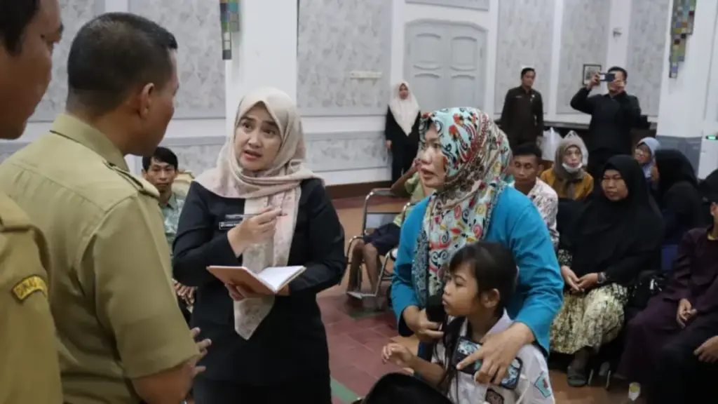 Wakil-Wali-Kota-Cirevon-Siti-Farida