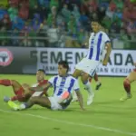 Dwigol Ramon Tanque di Agus Salim: Persib Bungkam Semen Padang, Kokoh di Puncak Klasemen! Persib-Bandung-vs-Semen-Padang