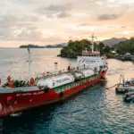 Jembatan Energi di Tengah Samudra: Strategi Patra Niaga Tembus 57 Titik Buta Indonesia Kapal-Tanker-Pertamina-Patra-Niaga