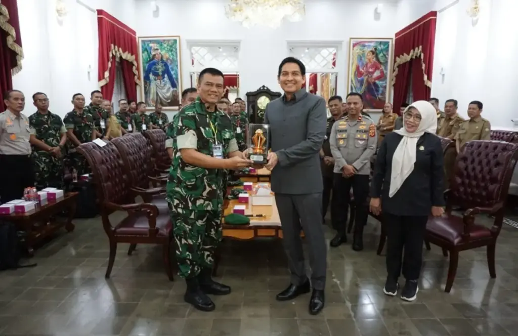 Lucky Hakim Gandeng SESKOAD: Jadikan Indramayu ‘Laboratorium’ Pertahanan Pesisir Hadapi Krisis Iklim Bupati-Indramayu-Lucky-Hakim