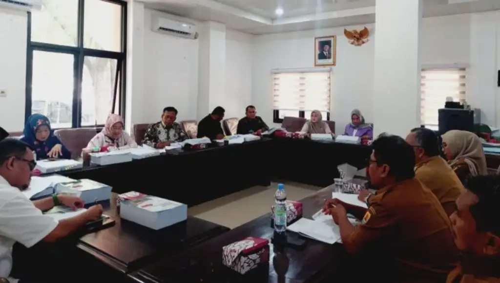 DPRD Kabupaten Cirebon Bedah LKPj 2025: Soroti 'Lubang' Efektivitas Bansos dan Beasiswa Kesra LKPj-2025-Komisi-IV-DPRD-Kab-Cirebon