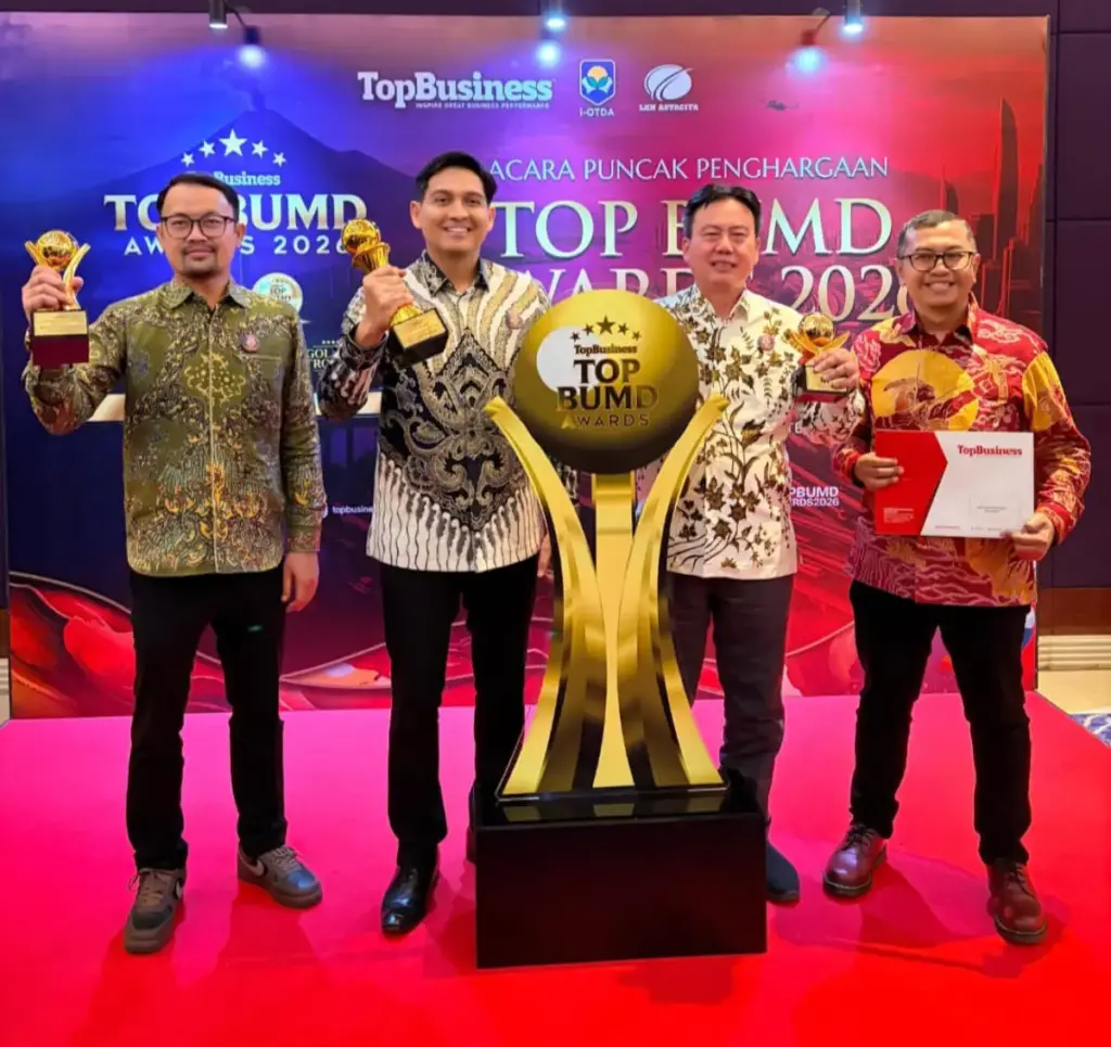 Borong 4 Trofi TOP BUMD Awards 2026, Strategi Ekonomi Lucky Hakim Bawa Indramayu Naik Kelas Bupati-Indramayu-Lucky-Hakim