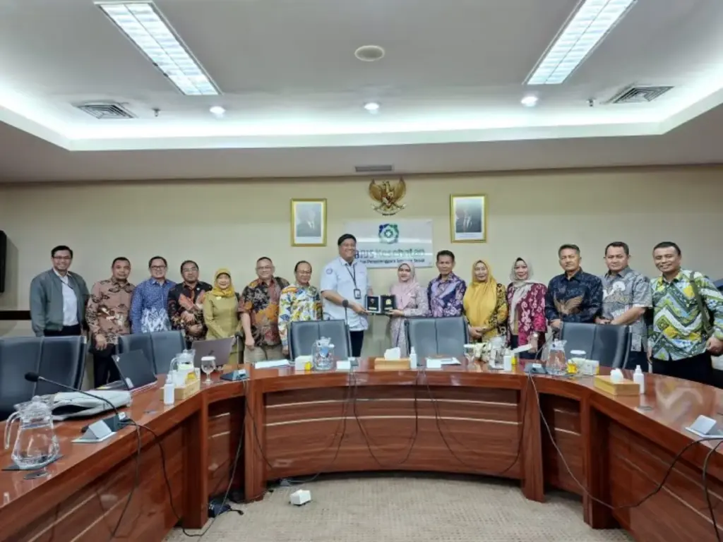 Ketua-DPRD-Kab-Cirebon-Shopi-Zulfia