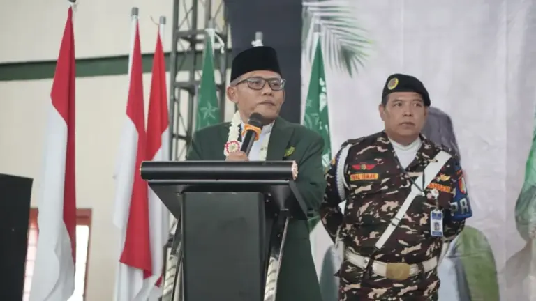 Ketua-PCNU-Kabupaten-Cirebon-KH-Aziz Hakim Syaerozie