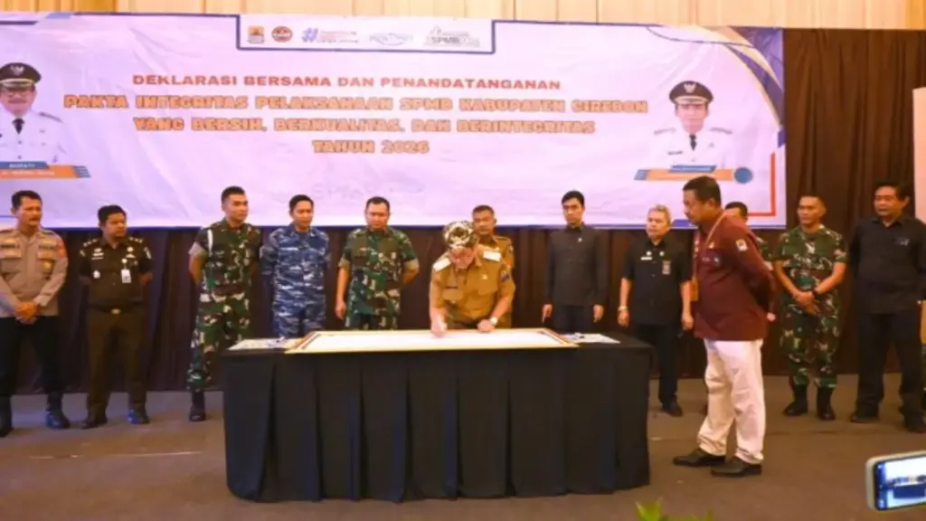 Bupati-Cirebon-Imron