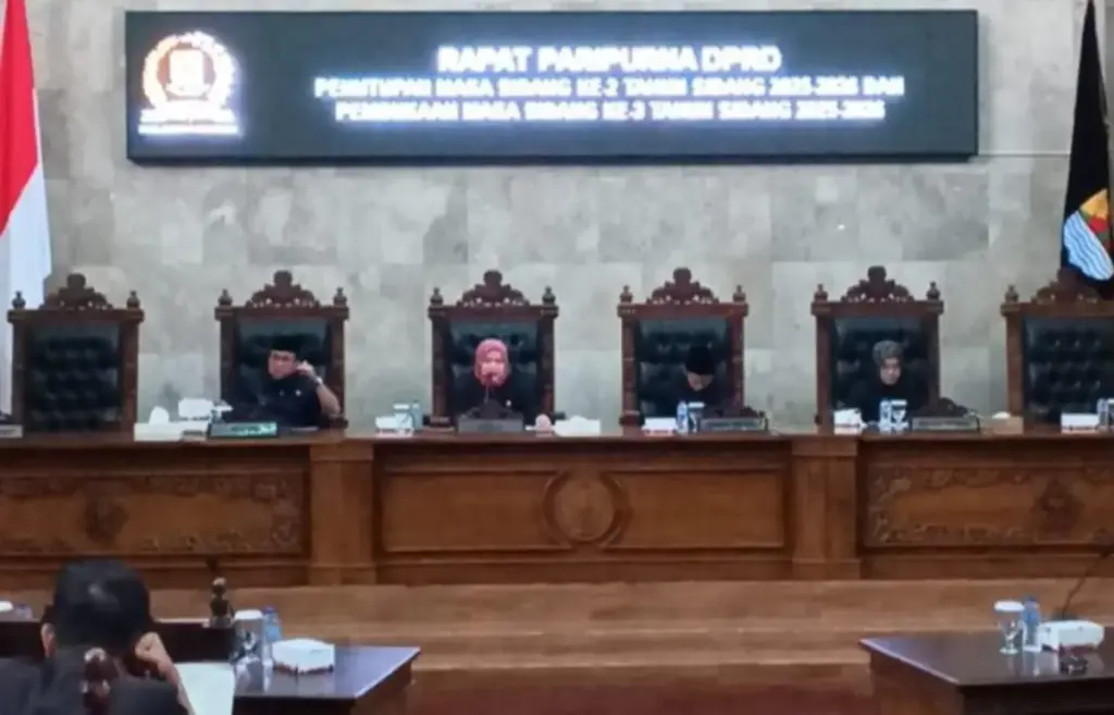 Rapat-Paripurna-DPRD-Kabupaten-Cirebon