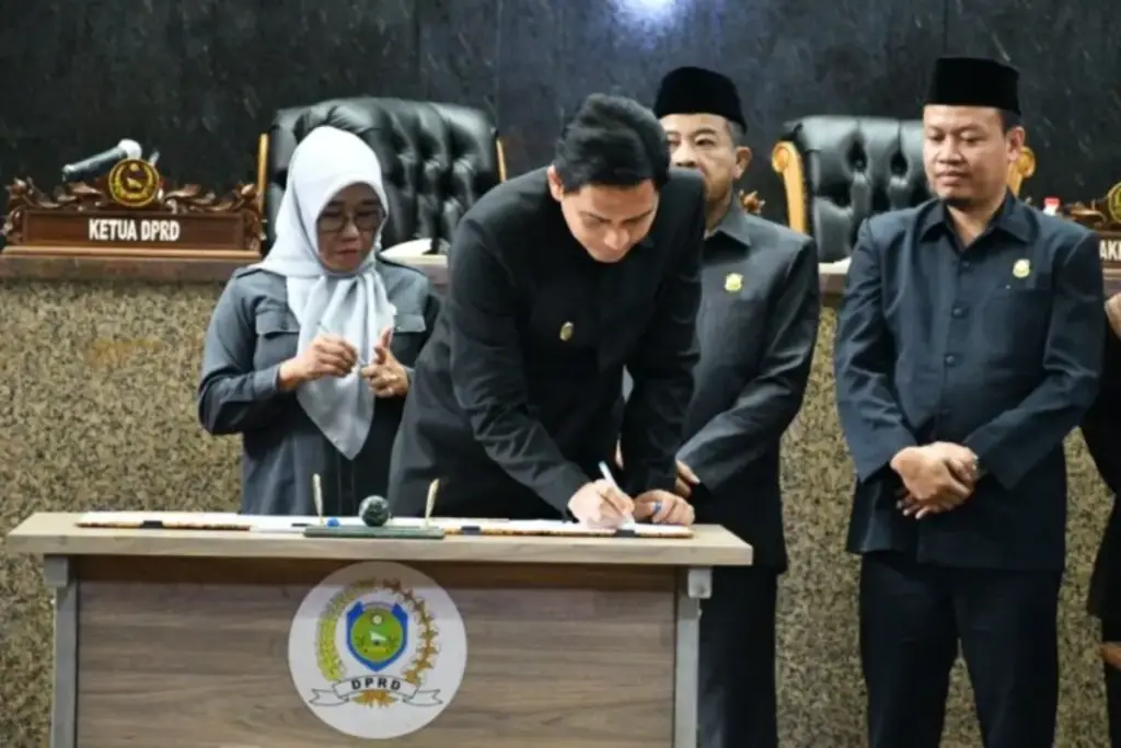 Rapat-Paripurna-DPRD-Indramayu
