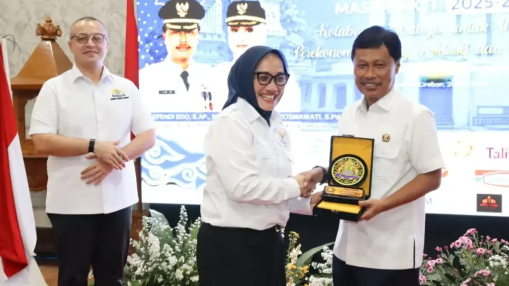 Wali-Kota-Cirebon-Effendi-Edo-dan-Eti-Herawati