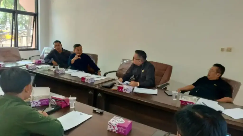 Sengkarut ‘Data Hantu’ Bikin Bansos Cirebon Salah Sasaran, DPRD Kejar Tayang Raperda Desa Presisi DPRD-Kabupaten-Cirebon