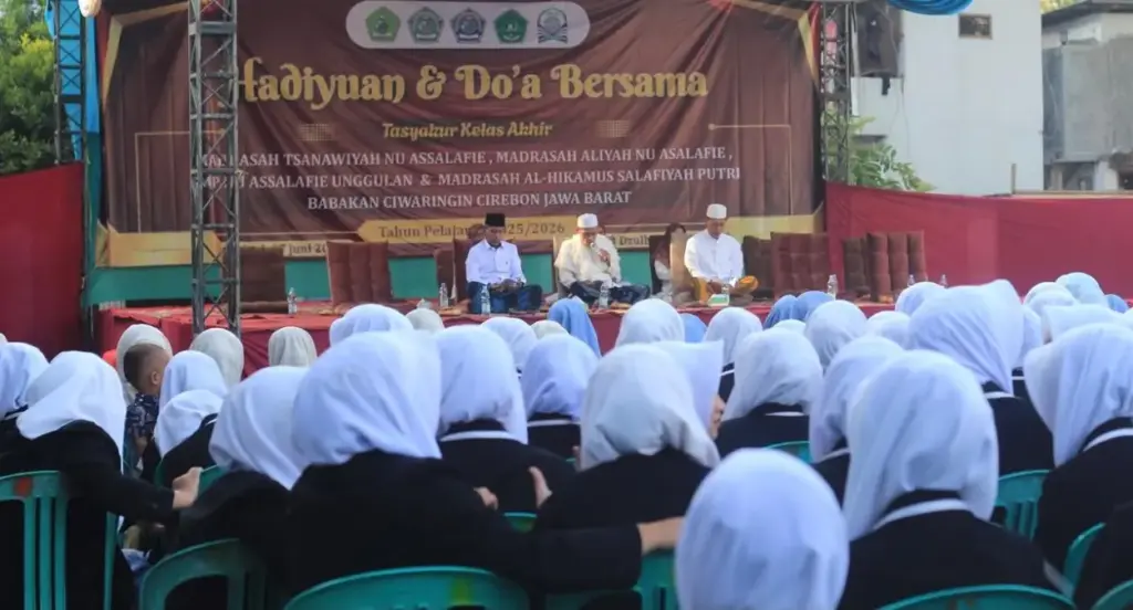 Menyulam Pohon, 400 Santri Asalafie Babakan Ciwaringin Gelar Wisuda Hijau YKP-Babakan-Ciwaringin-Gelar-Wisuda