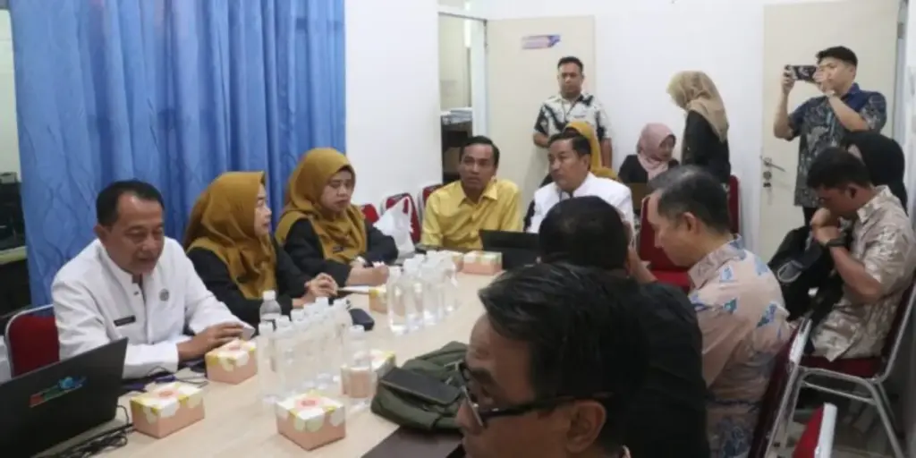 Dilema Disdukcapil Kota Cirebon, Inovasi Akta Anak Nikah Siri Terganjal Krisis Anggaran 2026 Disdukcapil-dan-DPRD-Kota-Cirebon-Monitoring-Pelayanan-Kependudukan
