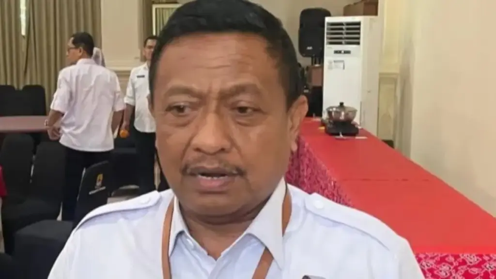 Cegah Doktrinasi Senyap, Disdik Cirebon Batasi Penggunaan Ponsel di Sekolah Usai Koordinasi dengan Densus 88 Kadisdik-Kab-Cirebon-Ronianto