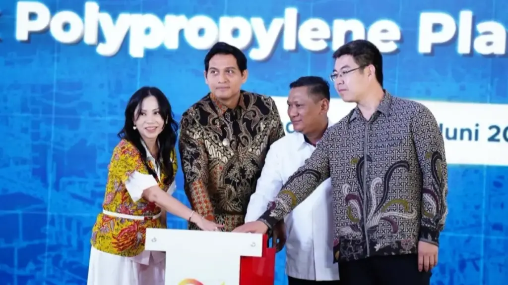 Balongan Jadi Kiblat Petrokimia Nasional, Sanggupkah Serap Ribuan Tenaga Kerja Lokal Indramayu? Bupati-Indramayu-Lucky-Hakim