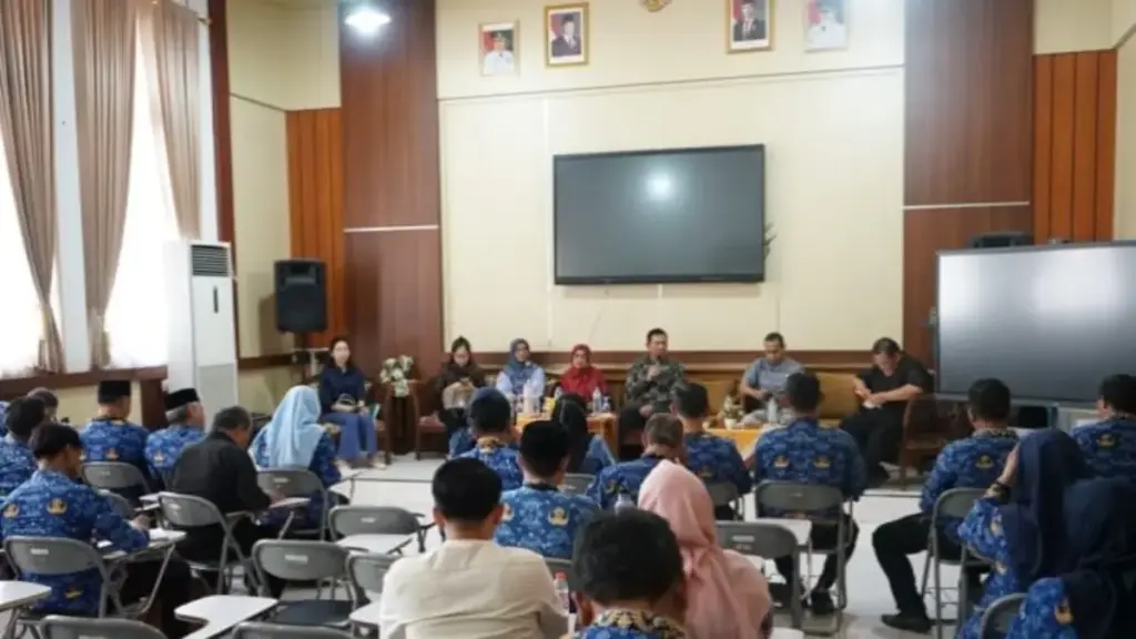 DPRD Cirebon Cium 'Biaya Siluman' Daftar Ulang SMPN, Duga Ada Anggaran Ganda dengan Dana BOS! Evaluasi-SPMB-Kota-Cirebon-2026