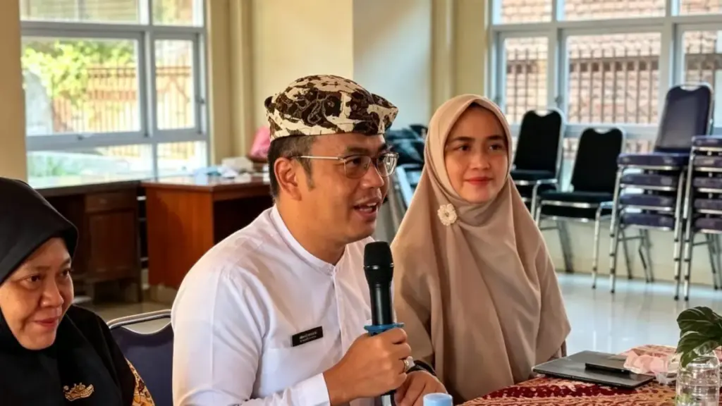 Bukan Cuma Teori, Disnaker Cirebon Gandeng Pelaku Bisnis, 6 Pencari Kerja Langsung 'Dilempar' ke Lapangan Kadisnaker-Kabupaten-Cirebon-Novo-Hendrianto