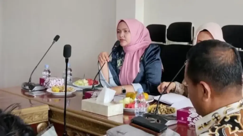 Ketua-DPRD-Kabupaten-Cirebon-Sophi-Zulfia