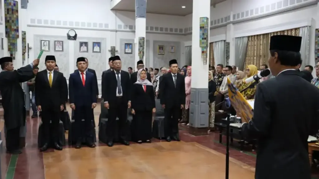 Bukan Tempat Numpang Garap Lapak, Effendi Edo 'Veto' Direksi BUMD Cirebon lewat Kontrak Kinerja Ketat! Pelantikan-Direksi-Dewas-BUMD-Kota-Cirebon