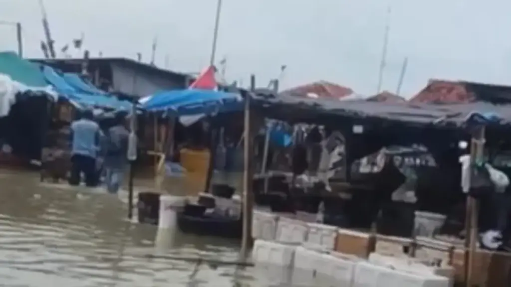 Pesisir Indramayu Darurat: Rob Tenggelamkan TPI Eretan Kulon, Bantuan APBD Baru Datang 2027 TPI-Eretan-Kulon-Indramayu